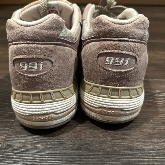 NEW BALANCE 991 Size 9 US Made In England Beige Brown Trainers Women’s - Picture 5 of 7